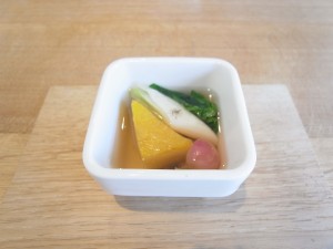 氷見産煮干しのダシと秋野菜のスープ