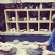 　世田谷区桜にある陶芸教室です。生徒さんはそれぞれ作りたいものを自由に作陶しています。