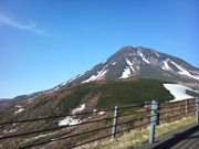 6月初旬、羅臼岳はまだ雪をかぶっていた