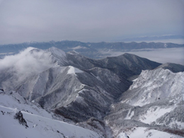 遠くに乗鞍・御嶽山