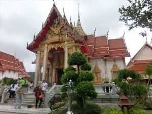 プーケット最大の寺院「ワット・チャロン(Wat Chalong)」