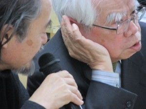 平良敬一氏（写真右）が、建築家・大野正博さん