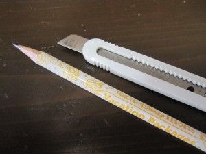 鉛筆を削る
