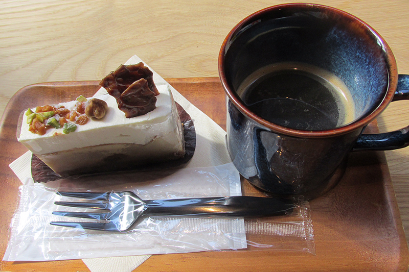 カフェ Dixans とケーキ フケーキ 神保町デイズ