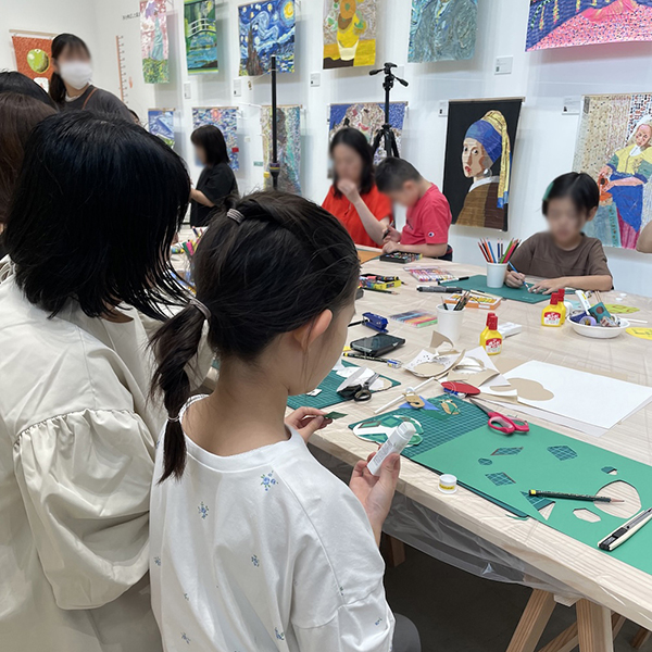 大人も子供も工作に没頭する時間