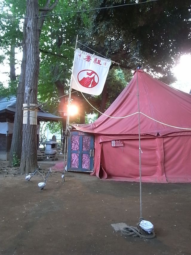 紅テント