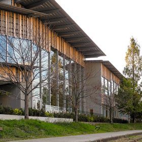 守山市立図書館「木の森」