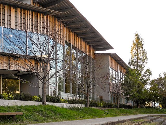 守山市立図書館「木の森」