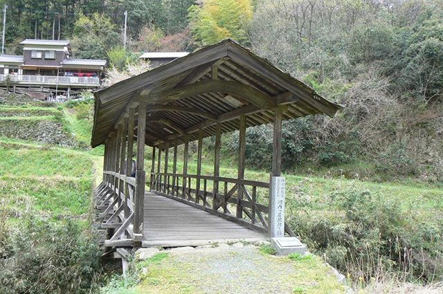 河内の屋根付き橋