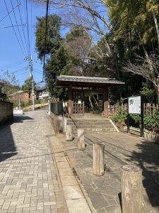 市役所からハケの道に入ってすぐにある旧村川別荘