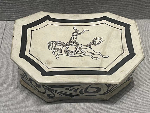 1,000年前の陶器製の枕