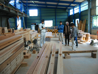 photo04:木材の加工場