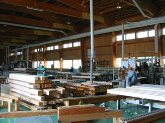 photo06:木材を加工するプレカット工場