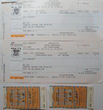 上2枚、Venezia,MestreからCervignanoへの行きと帰りの鉄道チケット、下2枚、駅とアクイレイア間のバスチケット