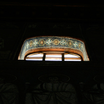 サンタポリナーレ ヌオーヴォ聖堂の窓アーチ