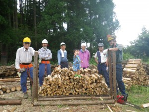 林業グループが生産したるヒノキの薪