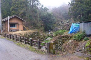 整備後の集落内の谷川周辺の風景