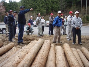 持続可能な森づくりの実現は、地域の山の将来を地域の人で決めていくことが基本となる