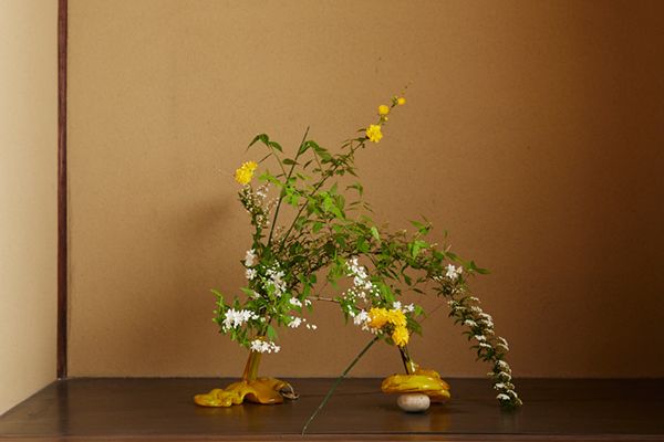 花材：菜の花、千鳥草、十二単、ミモザ、アネモネ、ラナンキュラス、スカビオサ