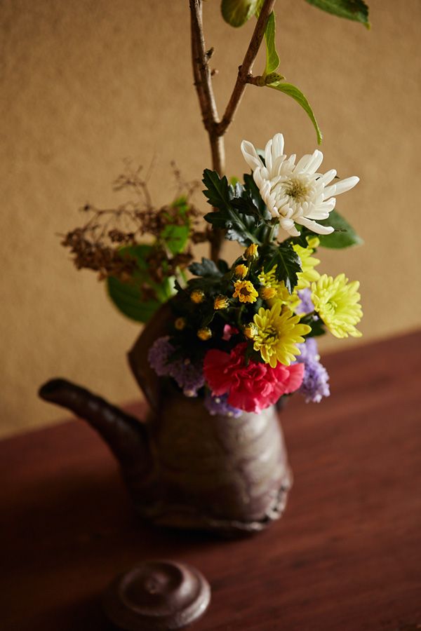 立ち枯れのあじさい 花屋さんの組んだお供え花