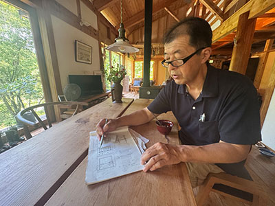 農作業小屋を夫が設計し図面を描く