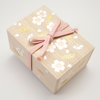 桐のお針箱(小)〈きりがね桜〉21,000円 (税込 送料別途) 桐のお針箱(小)〈きりがね桜〉21,000円 (税込 送料別途)