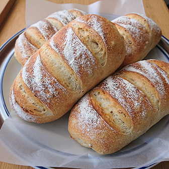 七穀ベーカリー　もち麦パン