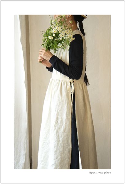 小さい部屋 洋服と装身具