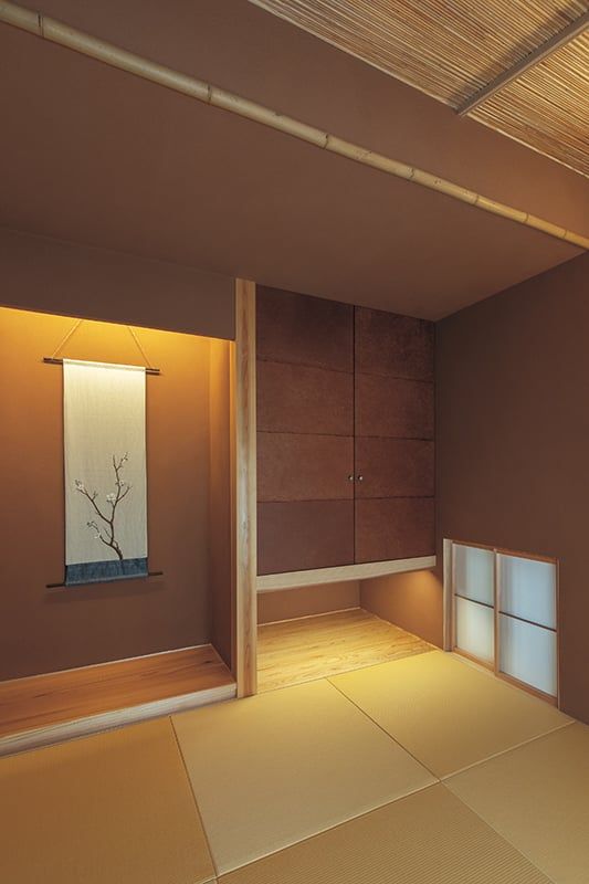 葦簀張りの天井と 聚楽壁の和室。