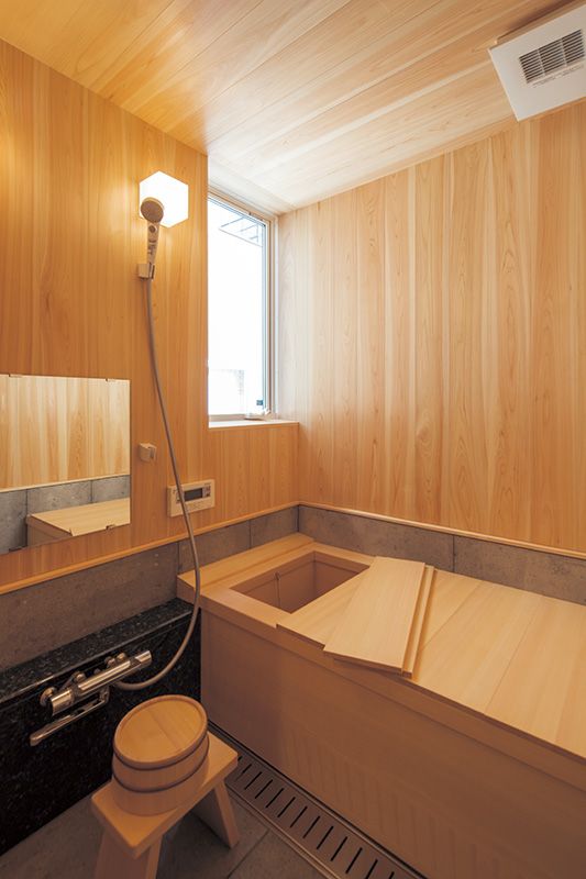 浴室も檜と白河石と、福島県産にこだわった。