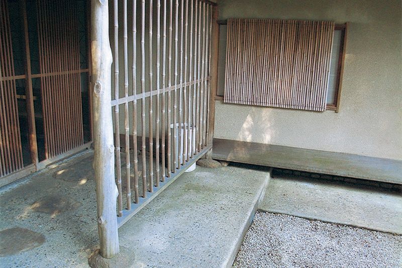 数寄屋の深草タタキの土間。(京都)
